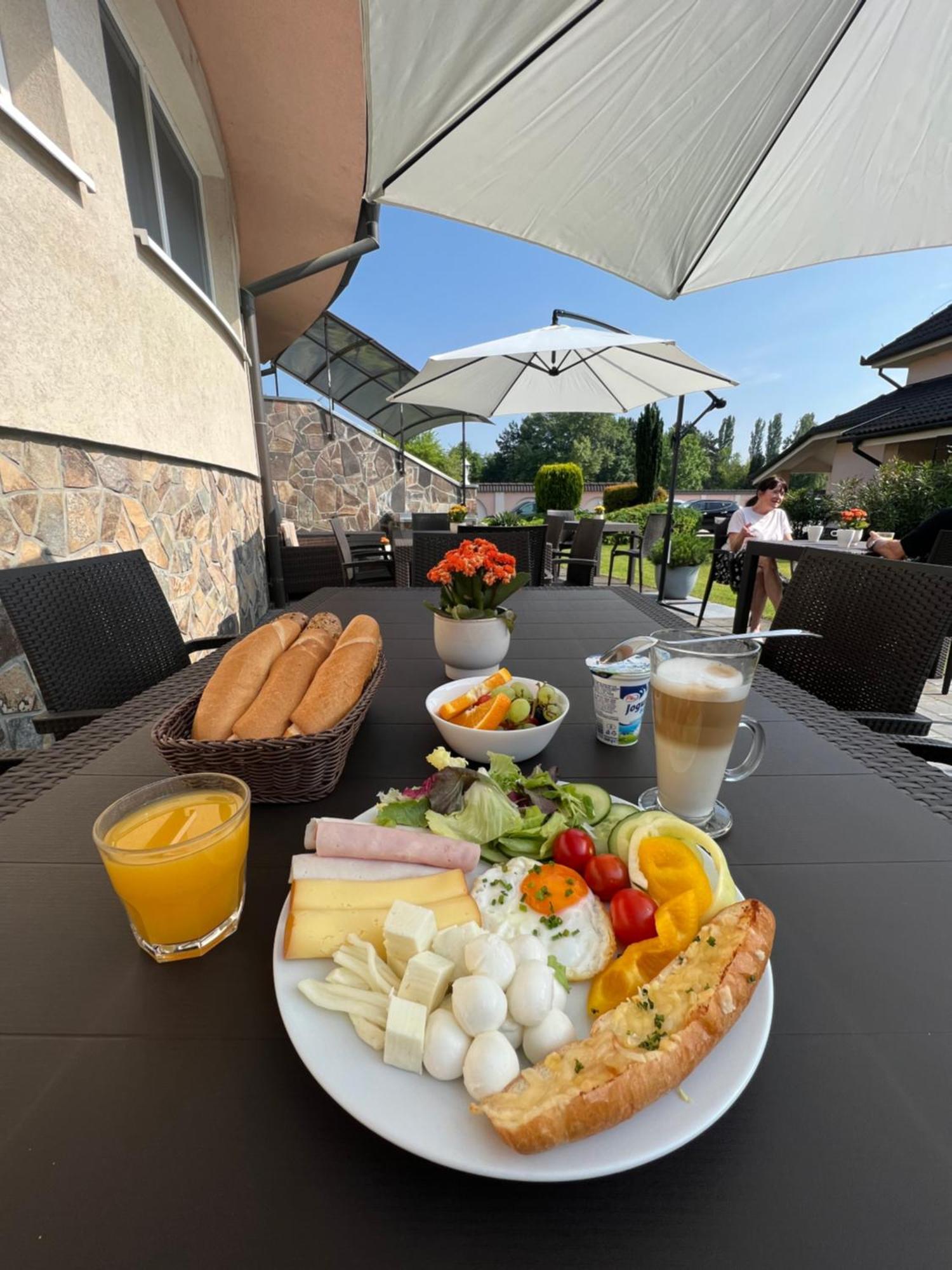 Spa & Wellness Hotel Orchidea Veľký Meder Eksteriør billede